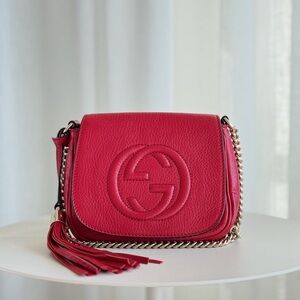 Authentic - GUCCI RED PEBBLED CALFSKIN SMALL SOHO FLAP CROSSBODY
